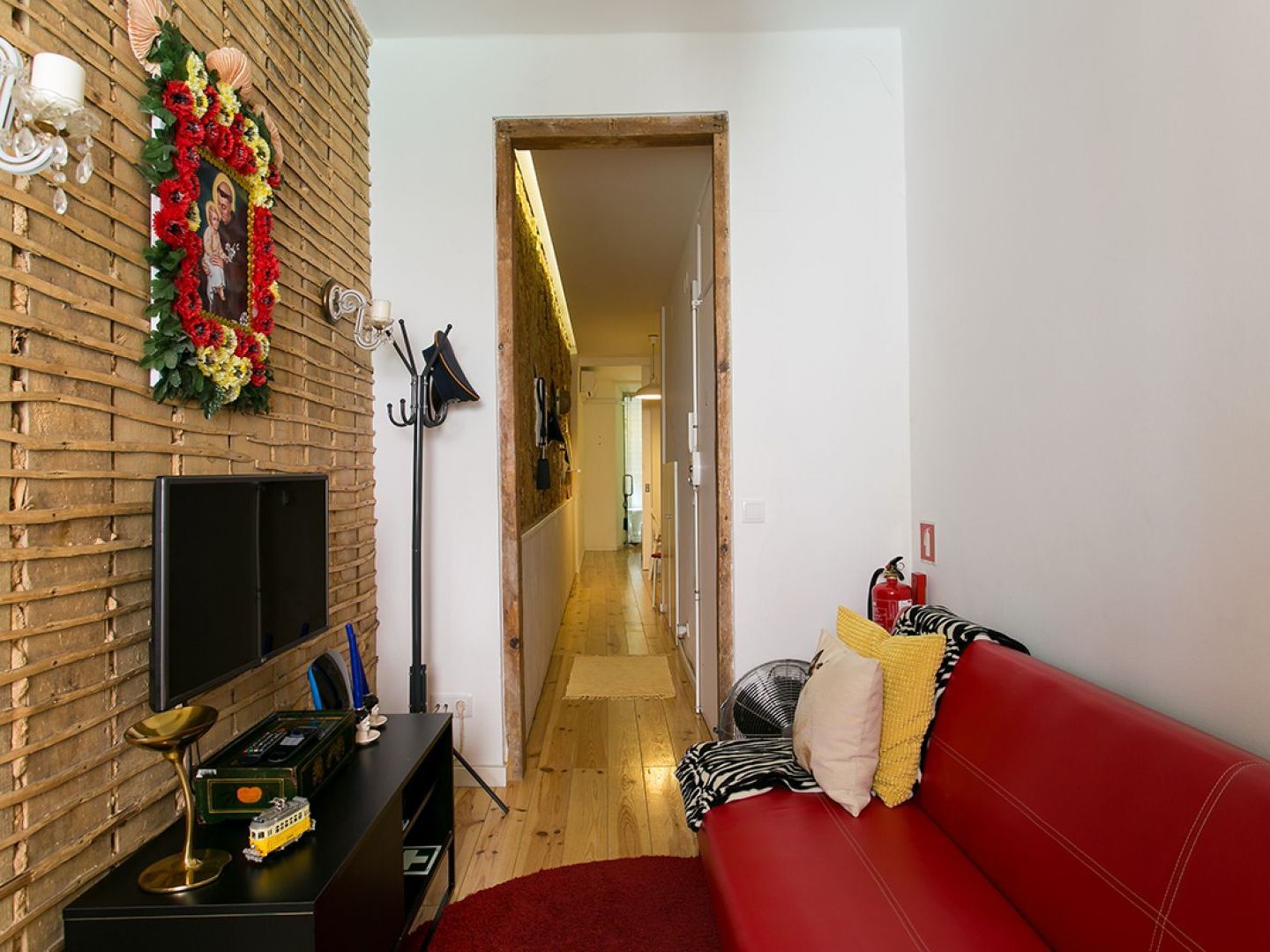 Apartment Joivy Inviting Flat Next To Bica Elevator Lissabon