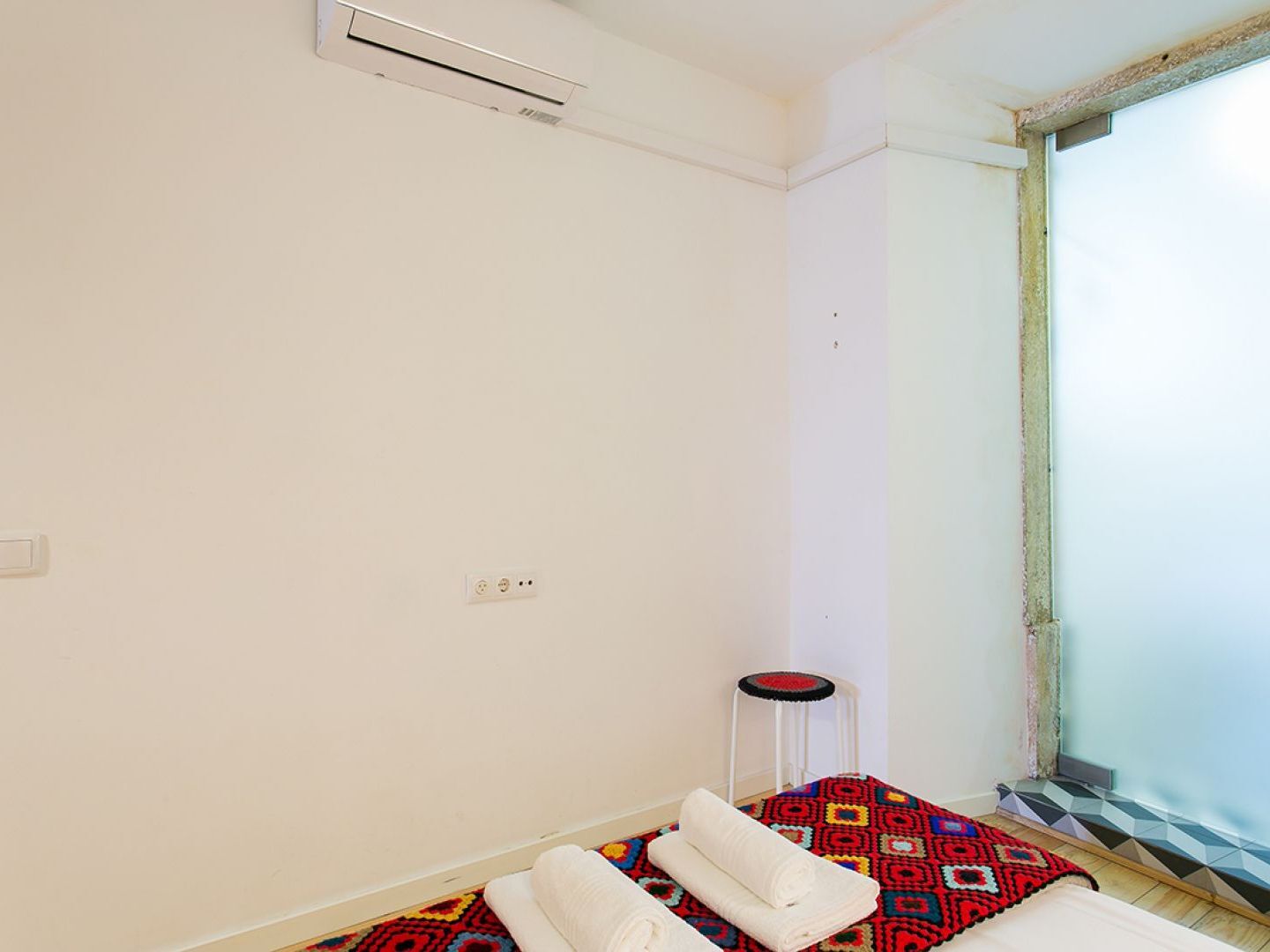 Joivy Inviting Flat Next To Bica Elevator *