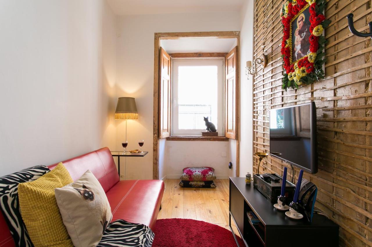 Joivy Inviting Flat Next To Bica Elevator Apartment *
