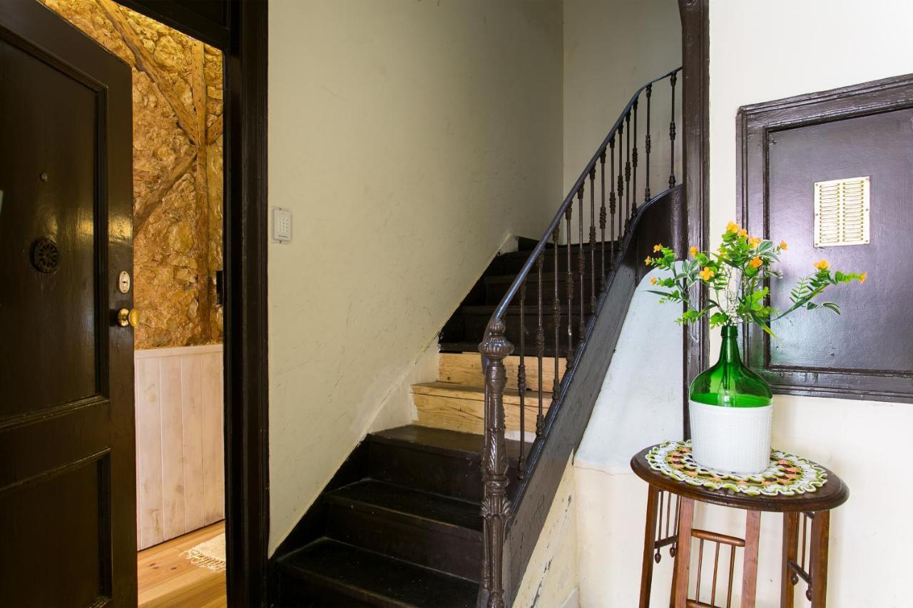 Joivy Inviting Flat Next To Bica Elevator